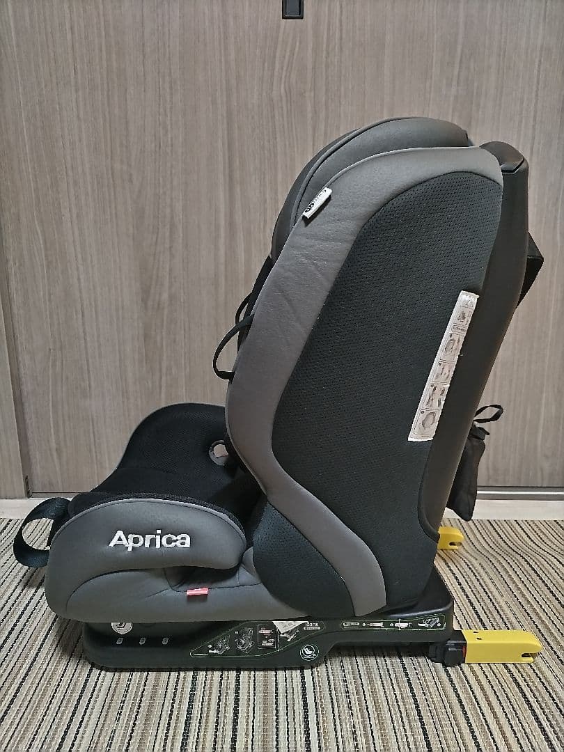 Aprica ジュニアシート ブラック　チャイルドシート　写真のものが全てです