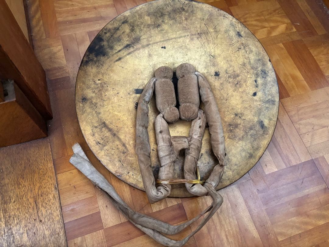 円形黒色模様の武具　陣笠　古道具　武士　日本刀　鎧　甲冑　送料無料　江戸時代