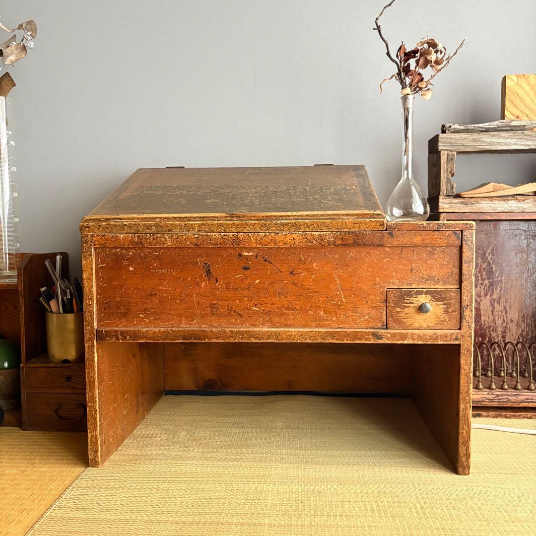 昭和時代の日本和室で使われていた木製の机 時代物　古道具