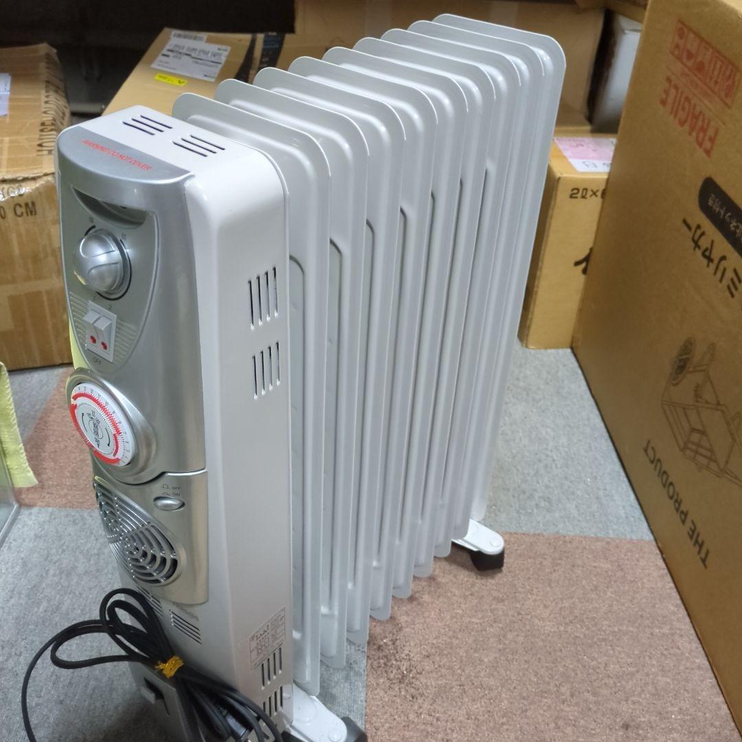 オイルヒーター シルバー コンパクト　　１０枚パネル、タオル干し付き