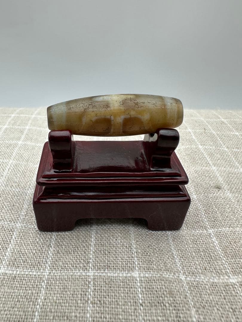 ☆天然石☆ 蔵伝 チベット 人形天珠（風化硫黄天珠）極上品 珠を供養する 中号