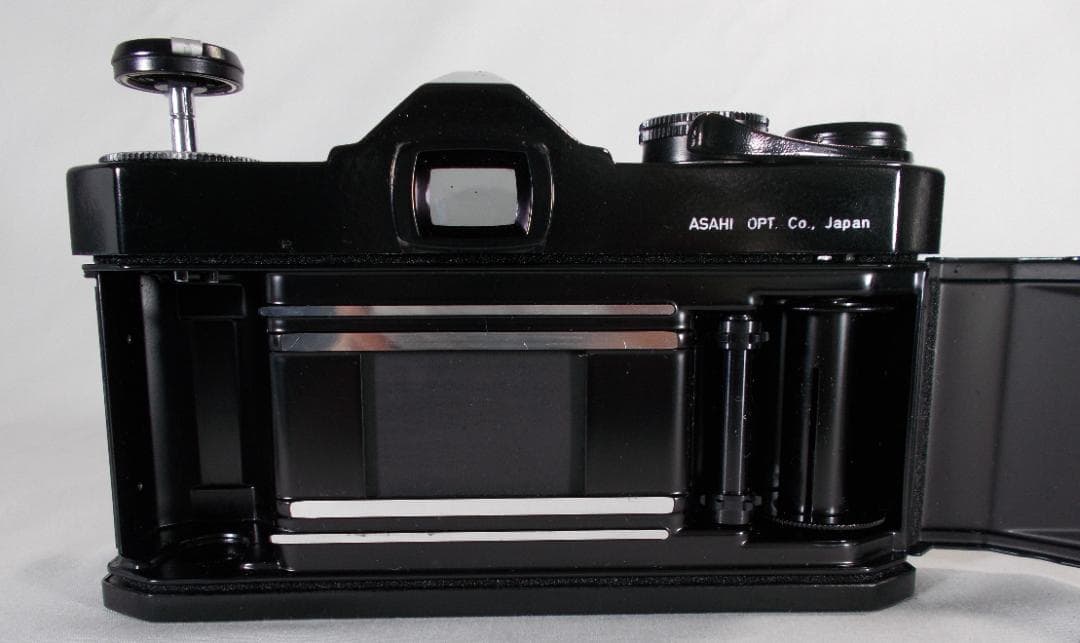 フィルムカメラ 整備済　Pentax SP + レンズ f/1.8　L207