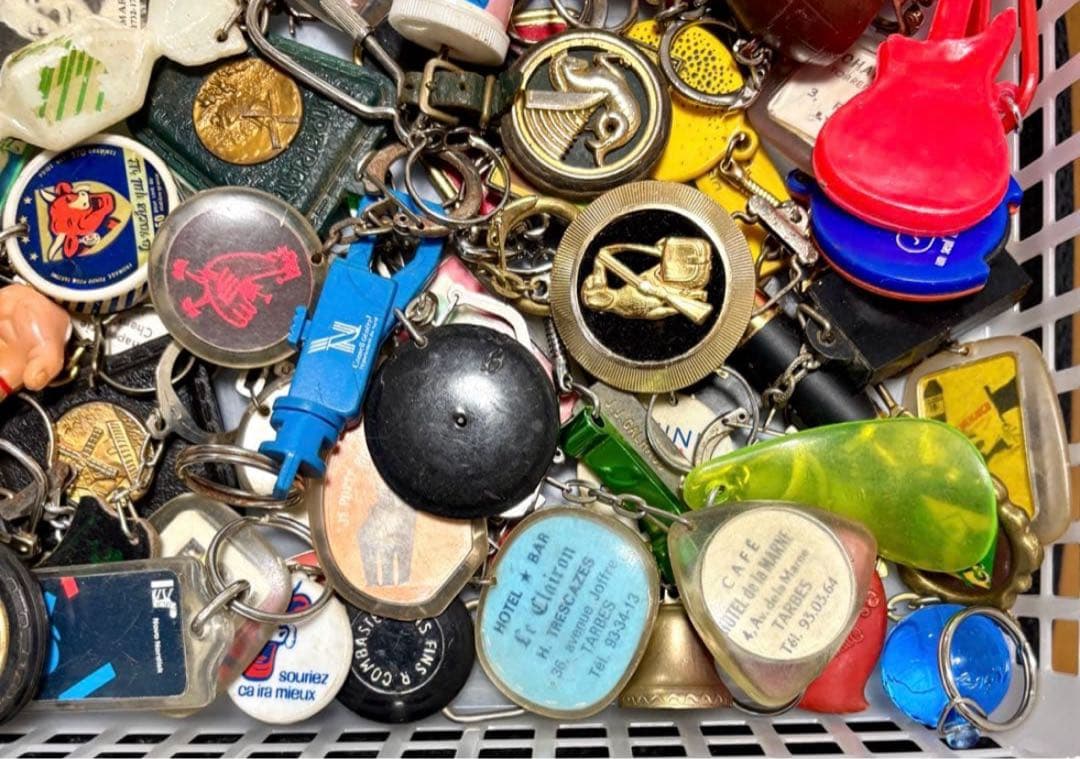 989【限定特価!100個!】ヴィンテージフランスフレンチ キーホルダー