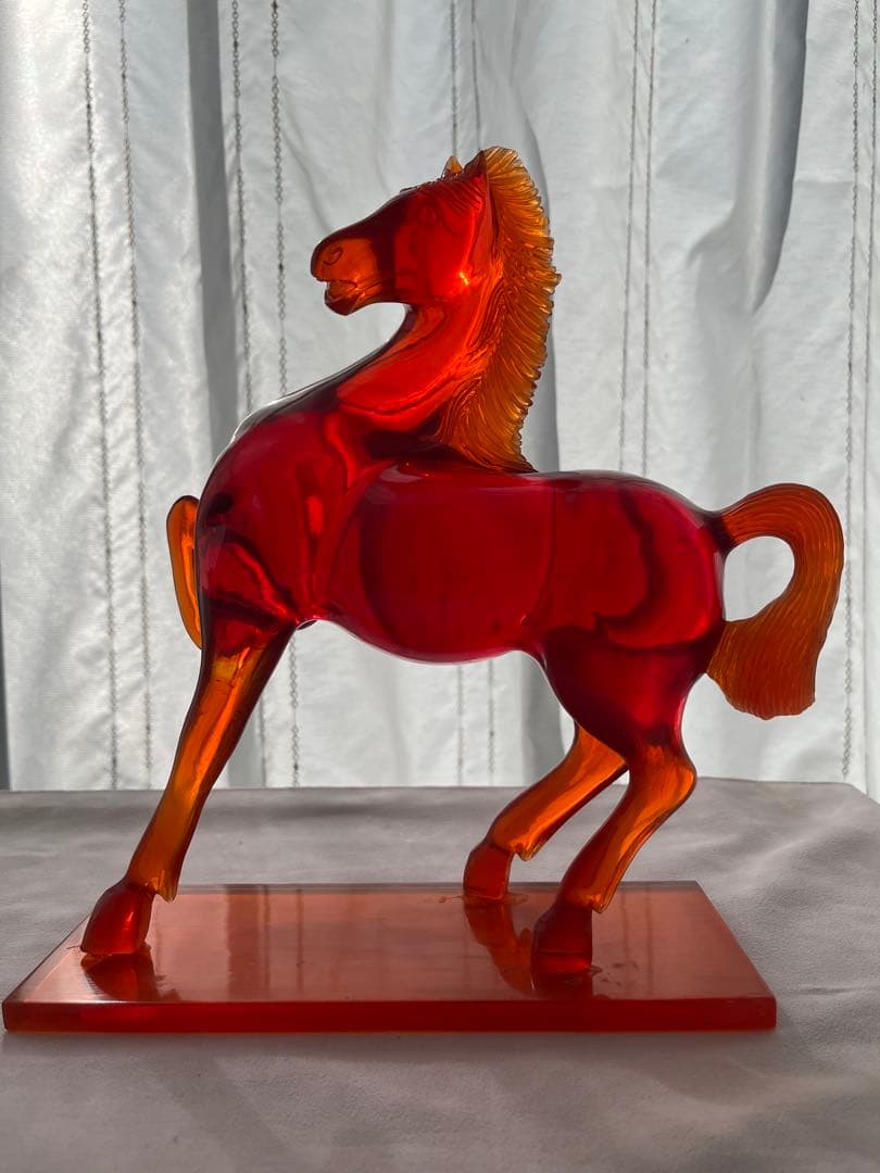 馬の置物 赤　中国　手彫り　蔵出し