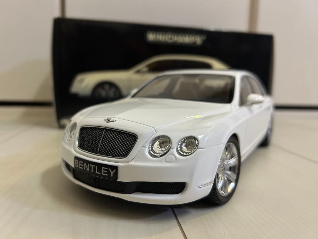 特価 1/18 ベントレー フライングスパーMINICHAMPS ホワイト 希少
