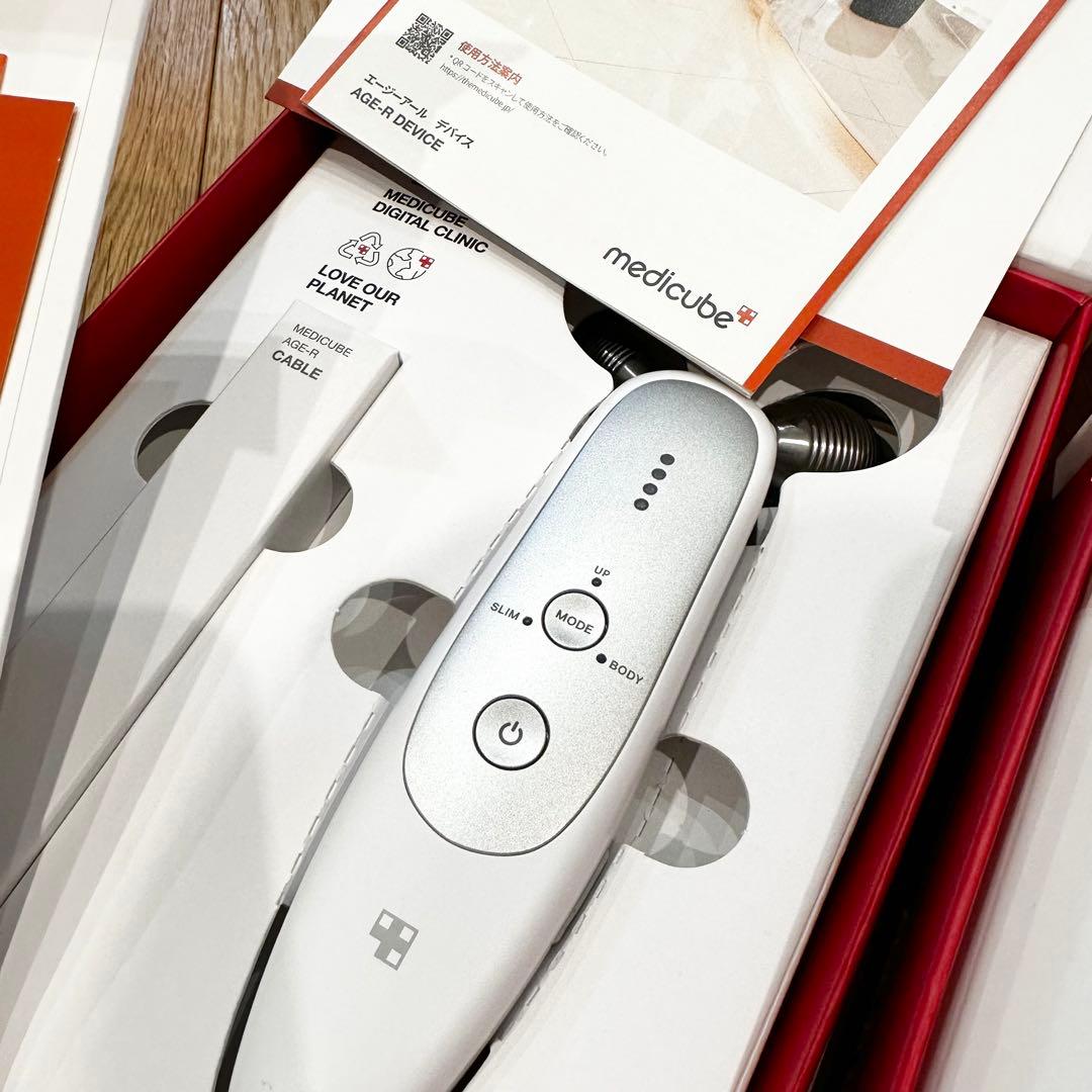 SALE【超美品】メディキューブ 美顔器4点セット＋付属品