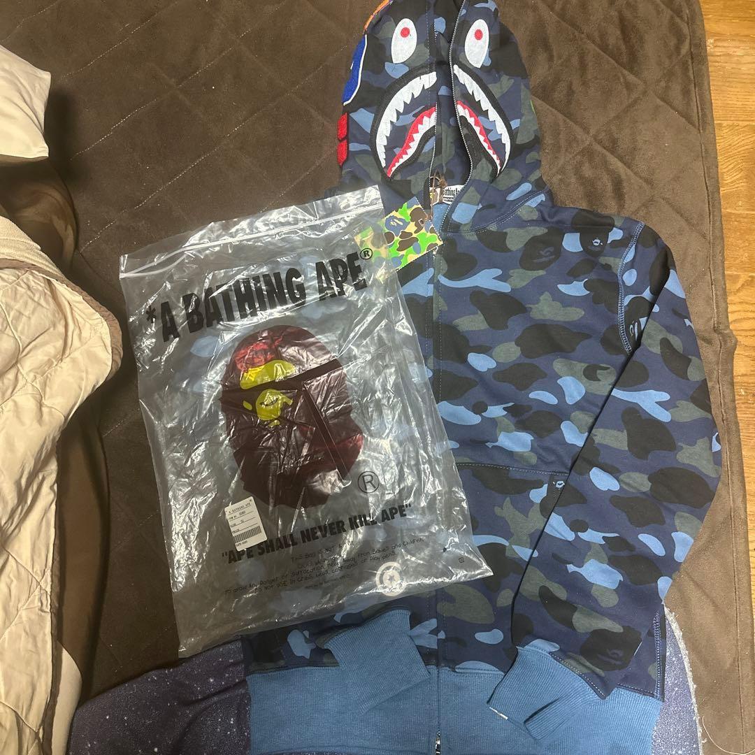 A BATHING APEパーカー