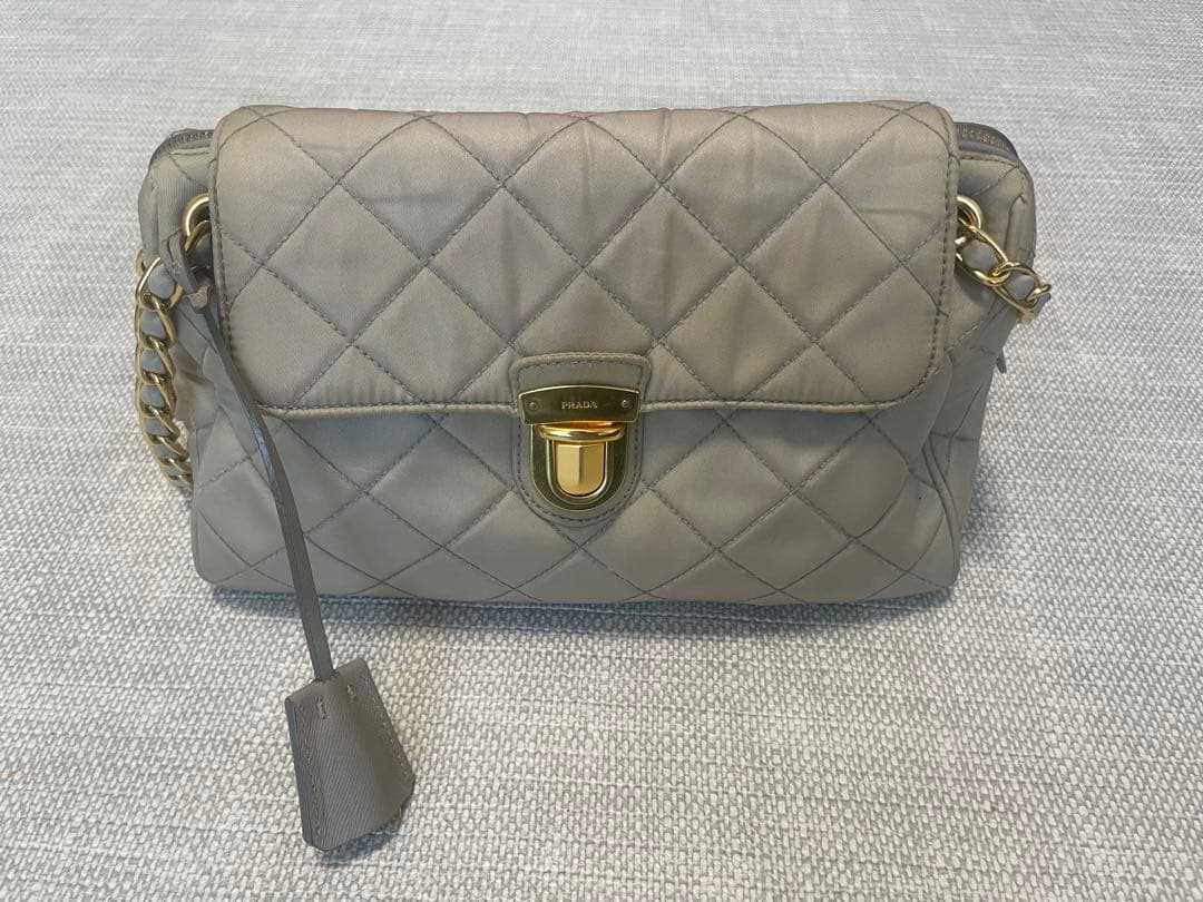 PRADA グレー ショルダーバッグ