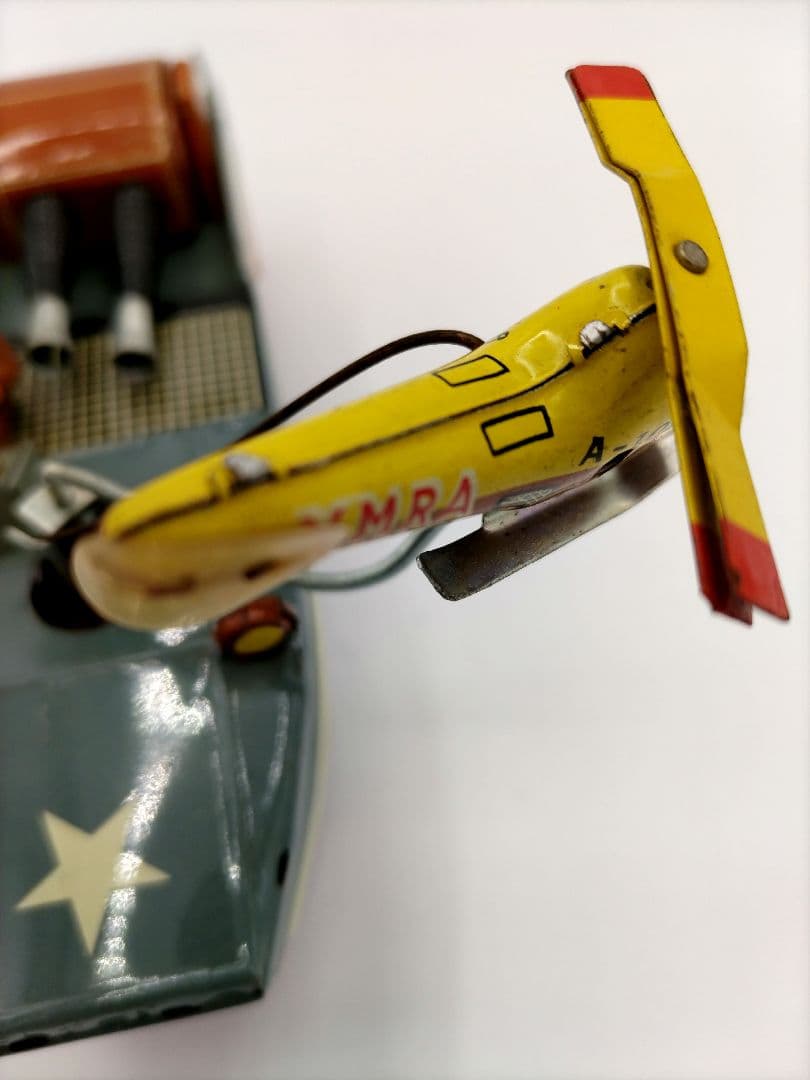 軍用水陸両用車「ARMY TRUCK 」ヘリコプター付 ブリキ製おもちゃ