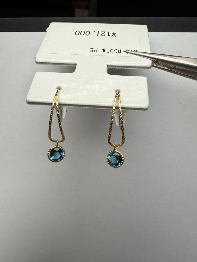 K18 ピアス ロンドンブルートパーズ 揺れるタイプ