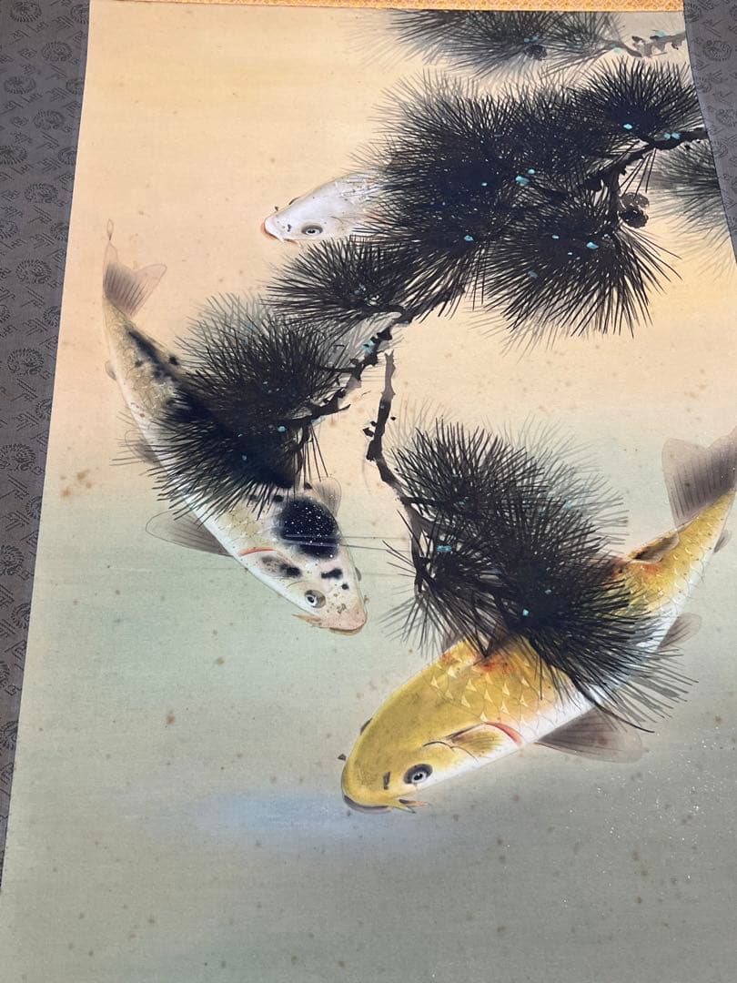 掛け軸桐箱入り評価額有り　美術年鑑第十五号評価34万5千円游鯉図　作者　花村胱韵