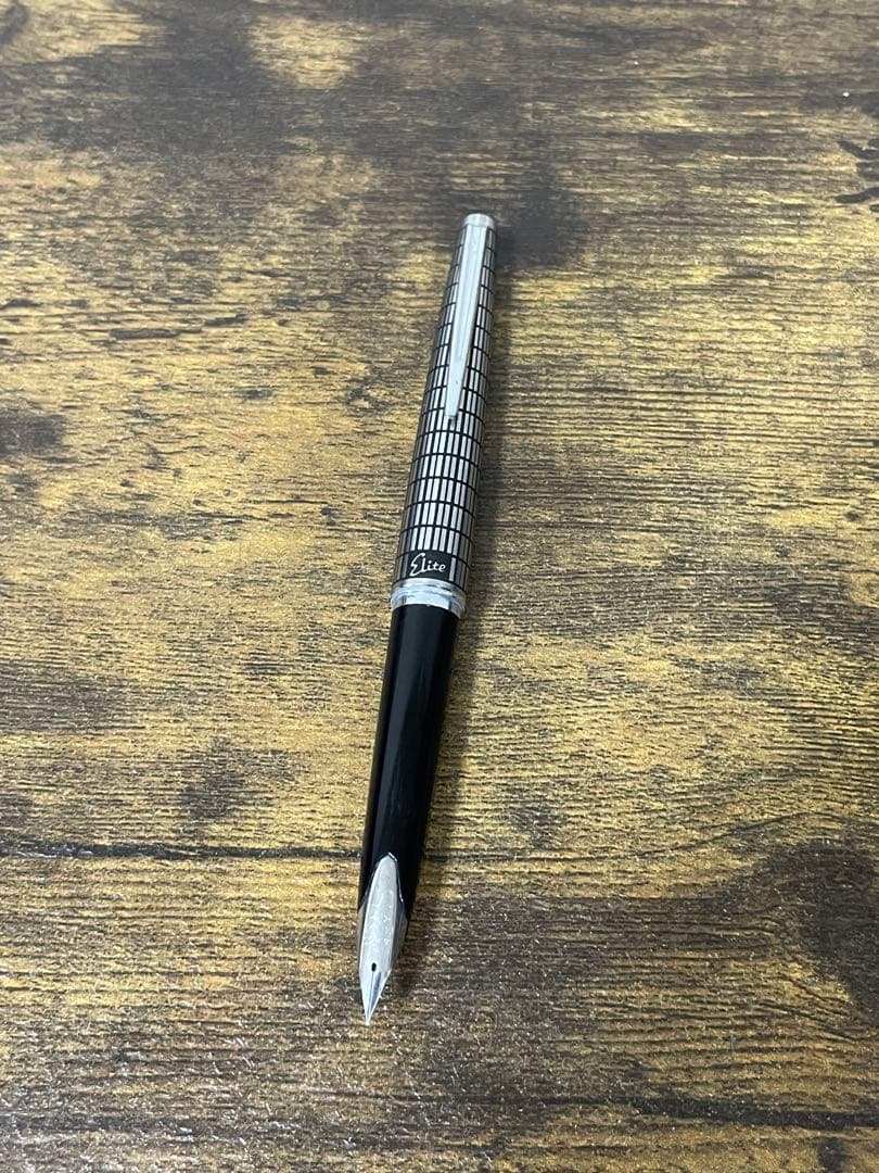 筆記確認＆洗浄済み　1978年製　18金　蝕刻　格子　パイロット　万年筆　細字