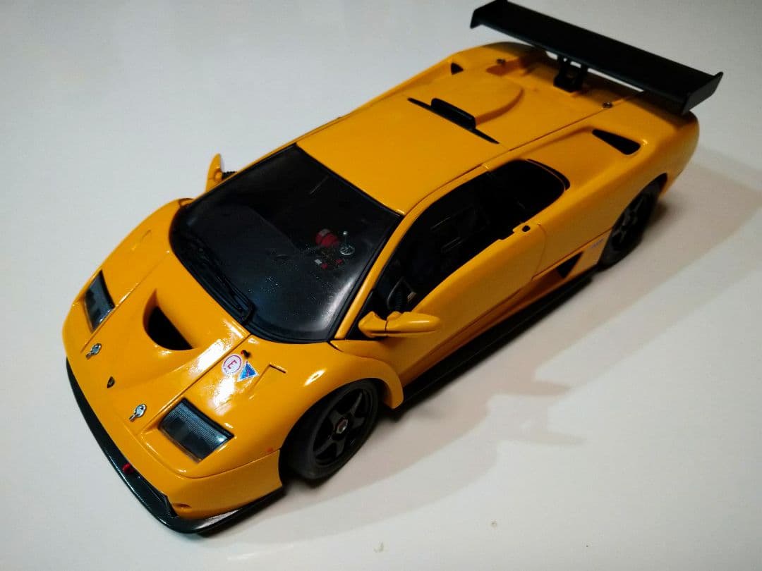 車　ＡＵＴＯ・Ａｒｔ　1/18　Ｌａｍｂｏｒｇｈｉｎｉ　Ｄｉａｂｌｏ　ミニカー