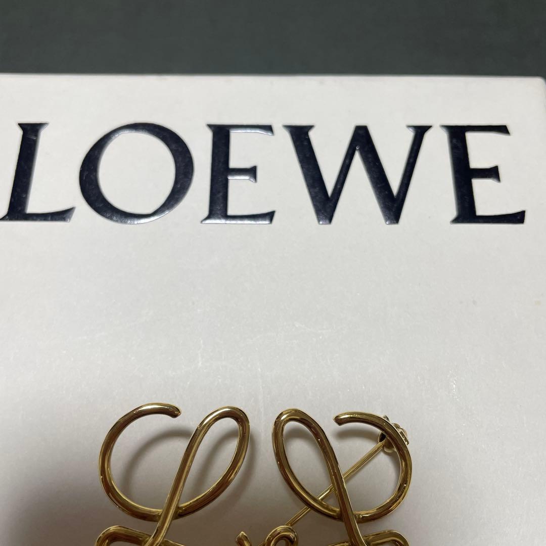 ロエベ　アナグラムブローチ　ゴールド