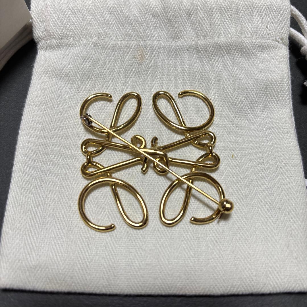 ロエベ　アナグラムブローチ　ゴールド