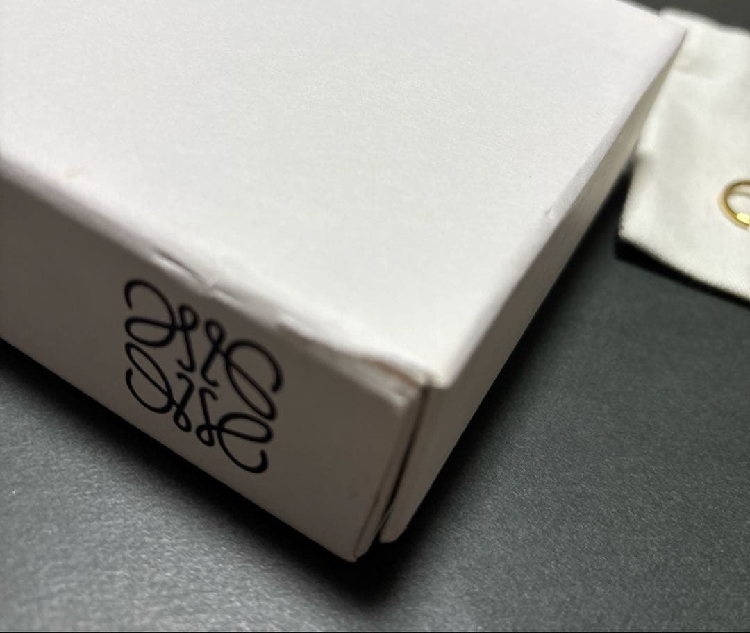 ロエベ　アナグラムブローチ　ゴールド