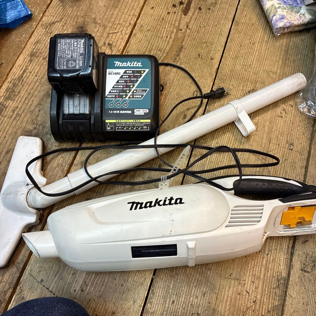 マキタ　makita 充電式クリーナー　CL142FD バッテリー付き