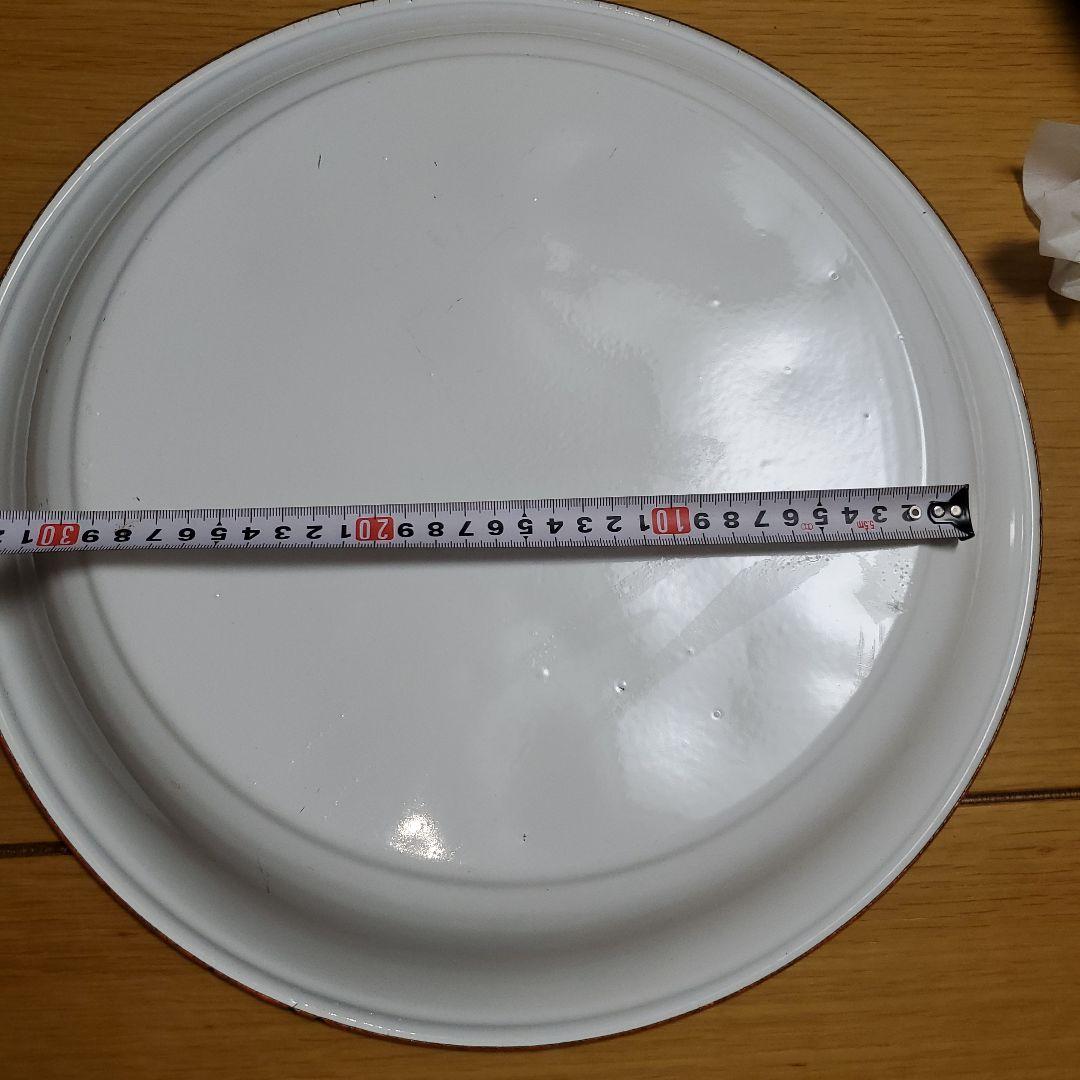 飛翔する鳥のホーロー皿