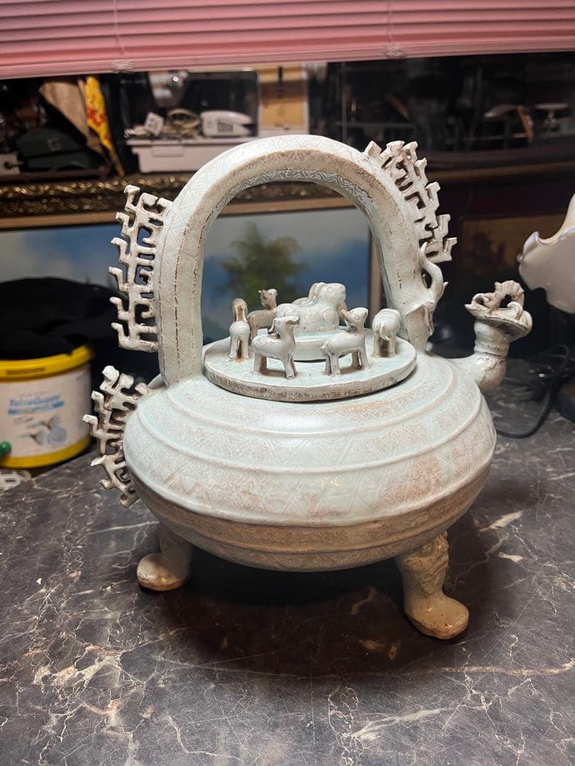 白磁香炉、獣形香炉、白磁獣形印文（はくじじゅうけいいんもんけい） 中国・景徳鎮製