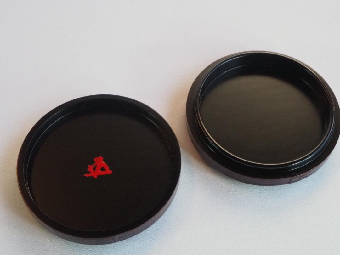 裏千家15世鵬雲斎御書付『面唐草絵曲香合』初代橋村万象造（共箱）