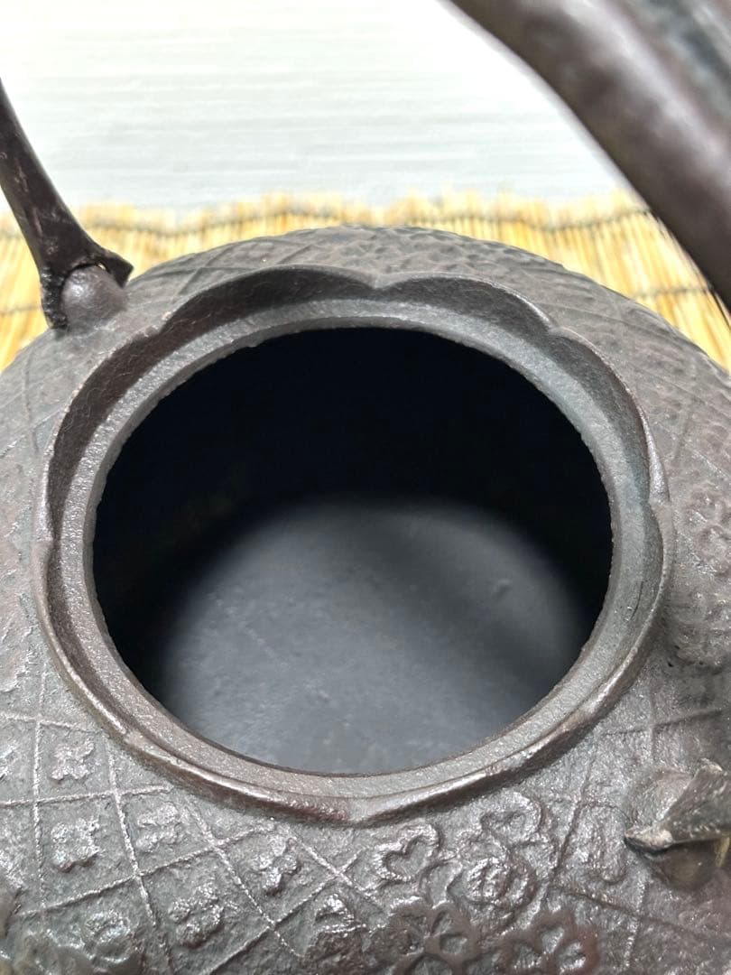 未使用品、栞付　岩手県奥州 佐秋鋳造所 佐藤守巨造 真作保証　南部鉄瓶 南部鉄器