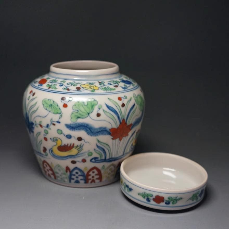 明代斗彩意匠　蓋付罐 　陶器