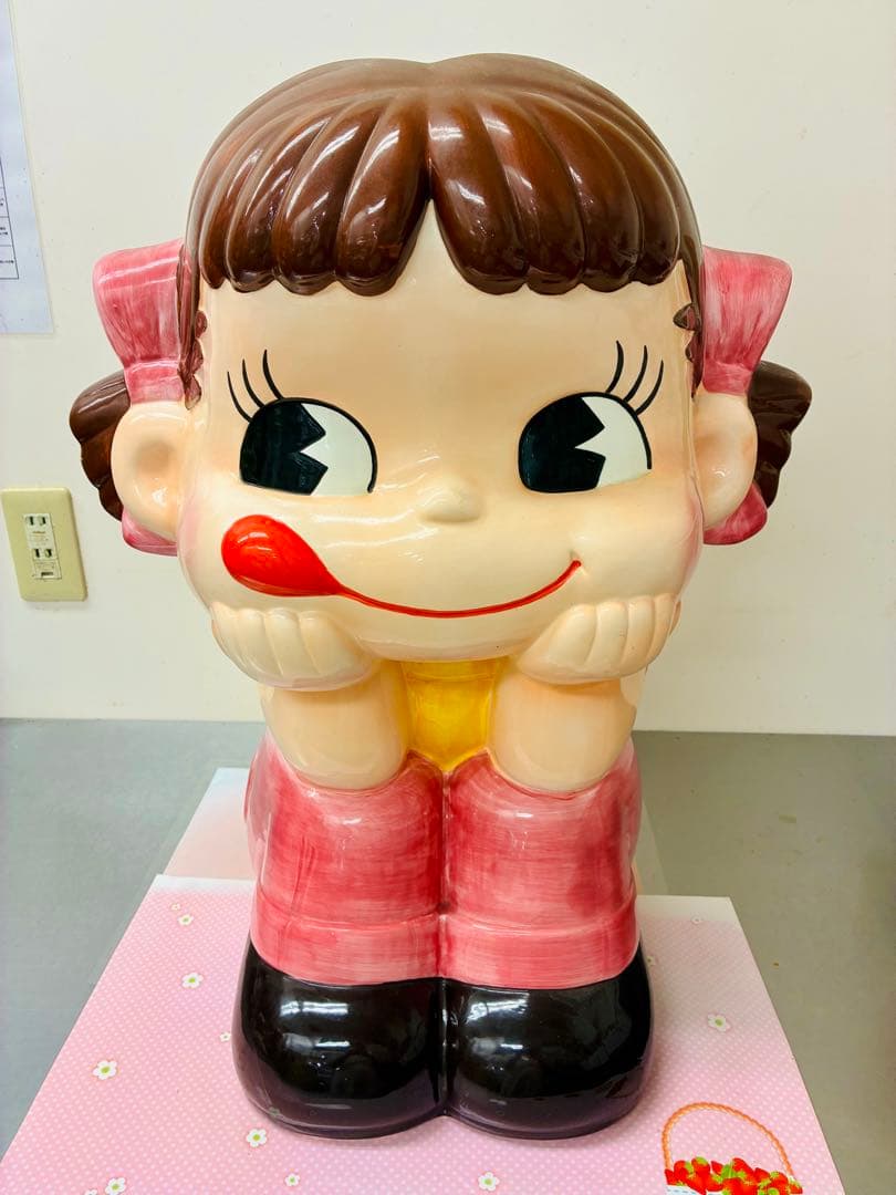 【超希少】ペコちゃん　陶器製　特大人形　非売品