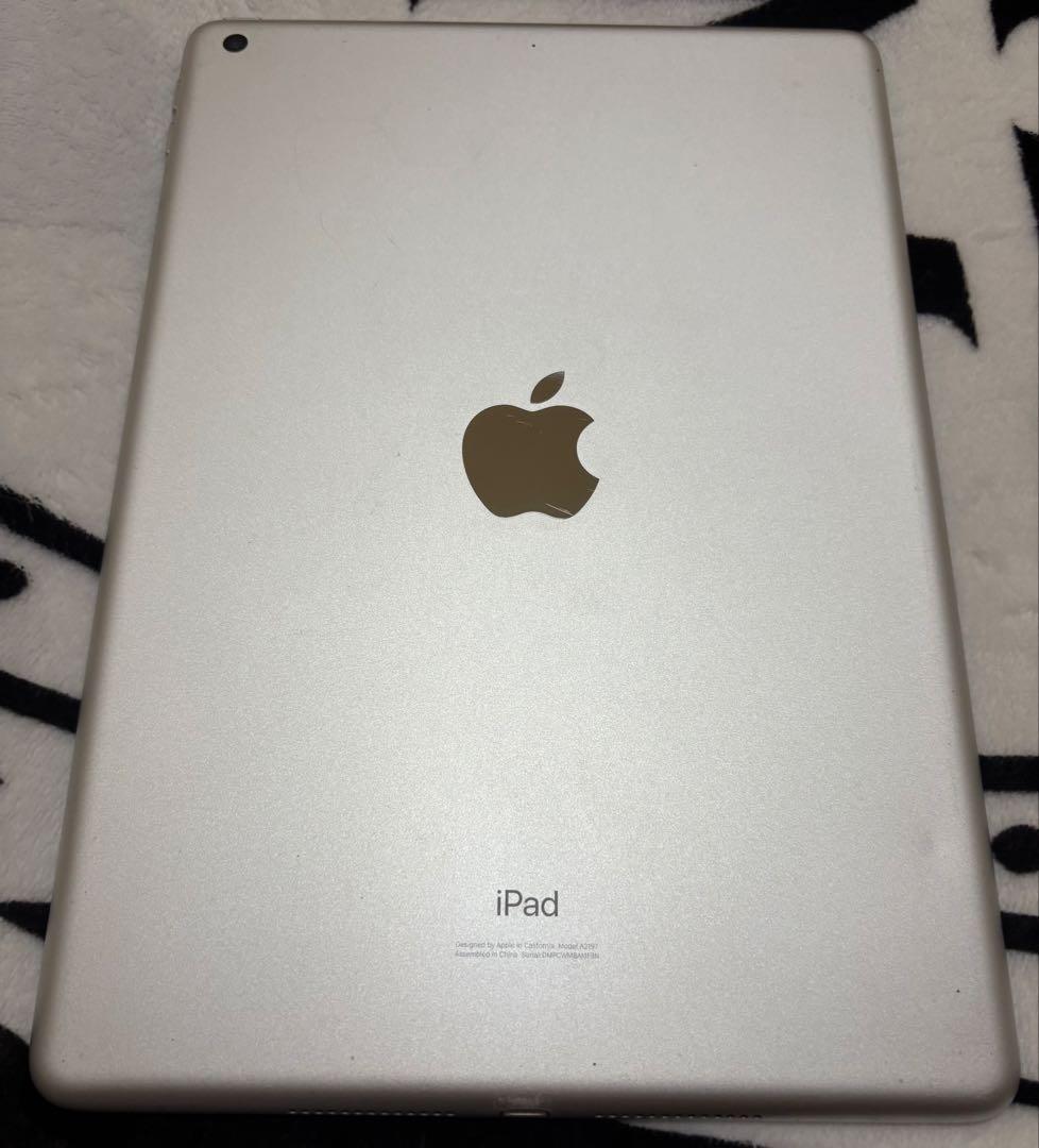 iPad 第7世代 シルバー 本体 ＋ おまけ