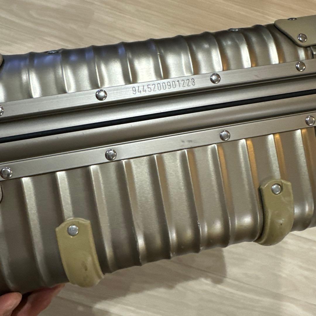 RIMOWA トパーズ チタニウム 32L(機内用)
