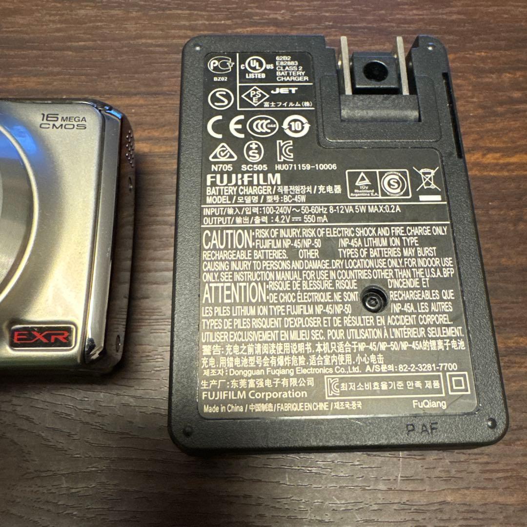 Fujifilm EXR 16メガCMOS デジタルカメラ 充電器付