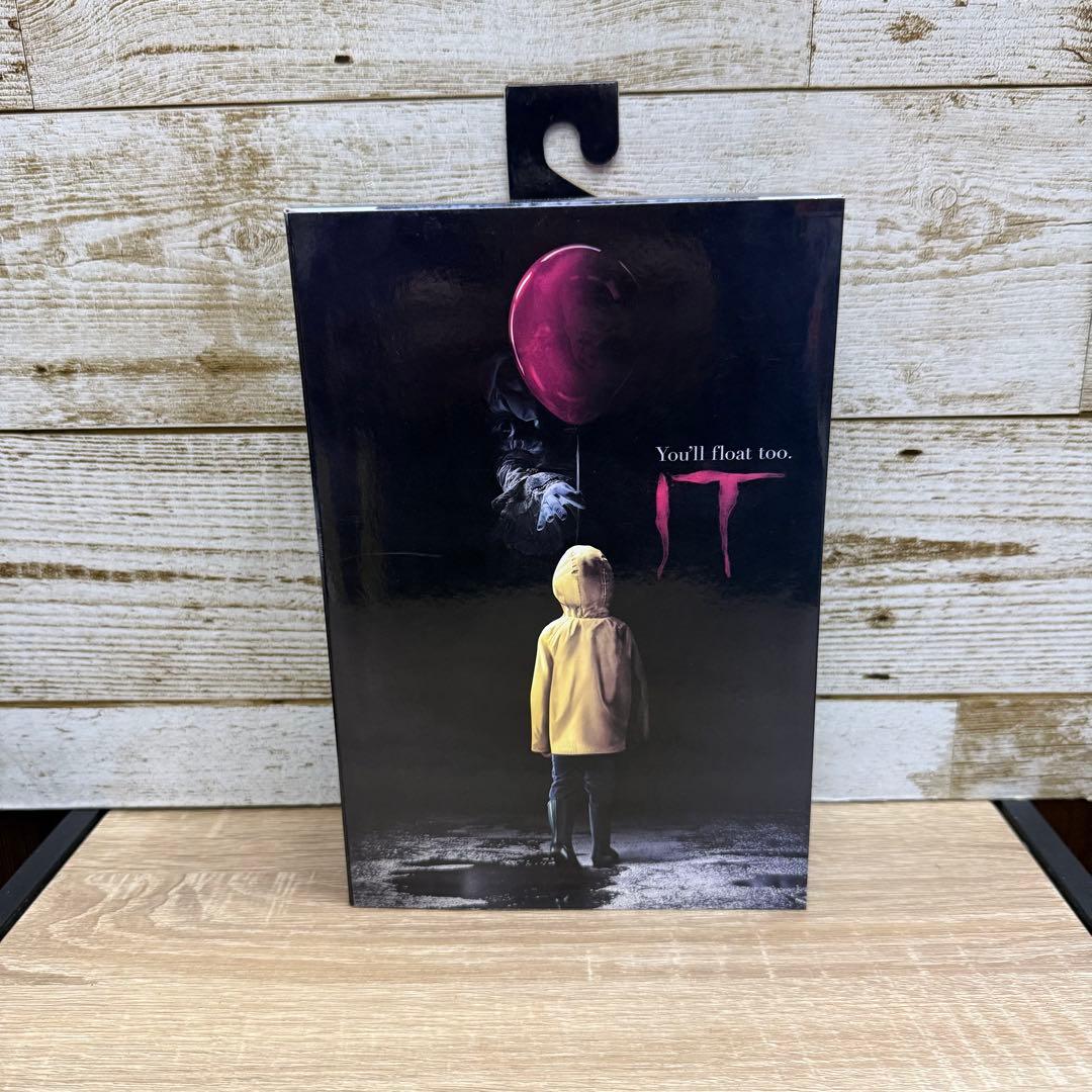 NECA IT ペニーワイズ フィギュア