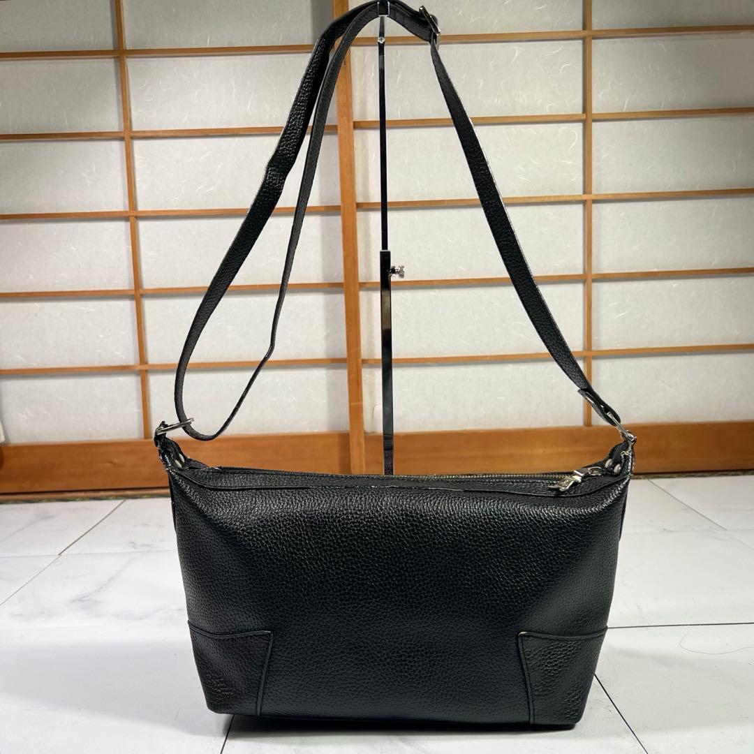 ヴィヴィアンウエストウッド ショルダーバッグ パンチングレザー ブラック