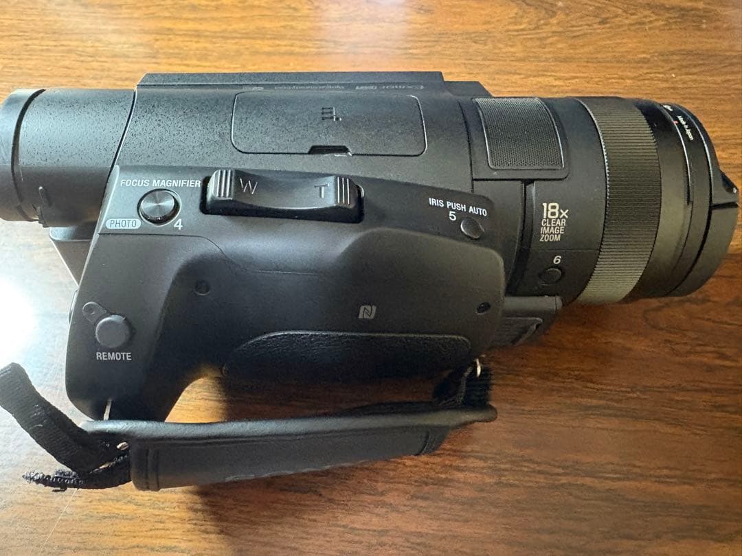 美品 SONY FDR-AX700 ビデオカメラ 本体