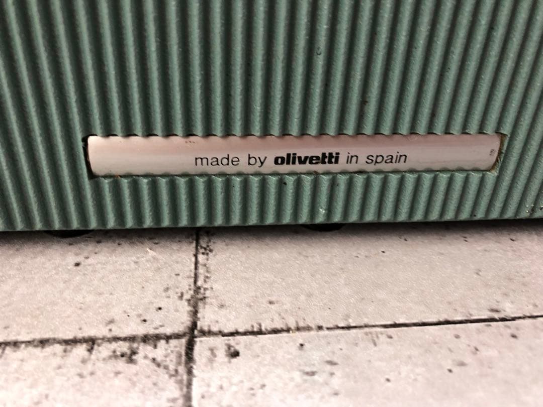 Olivetti タイプライター　lettera 32 ジャンク品(L129)