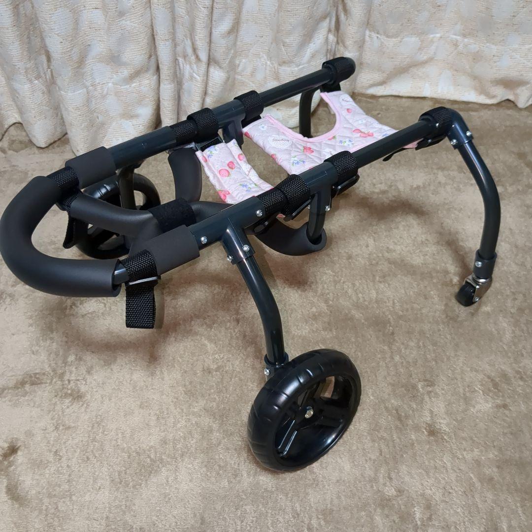 ワンちゃん4輪　リハビリ　食事補助　犬用車椅子　体制維持　犬の歩行器