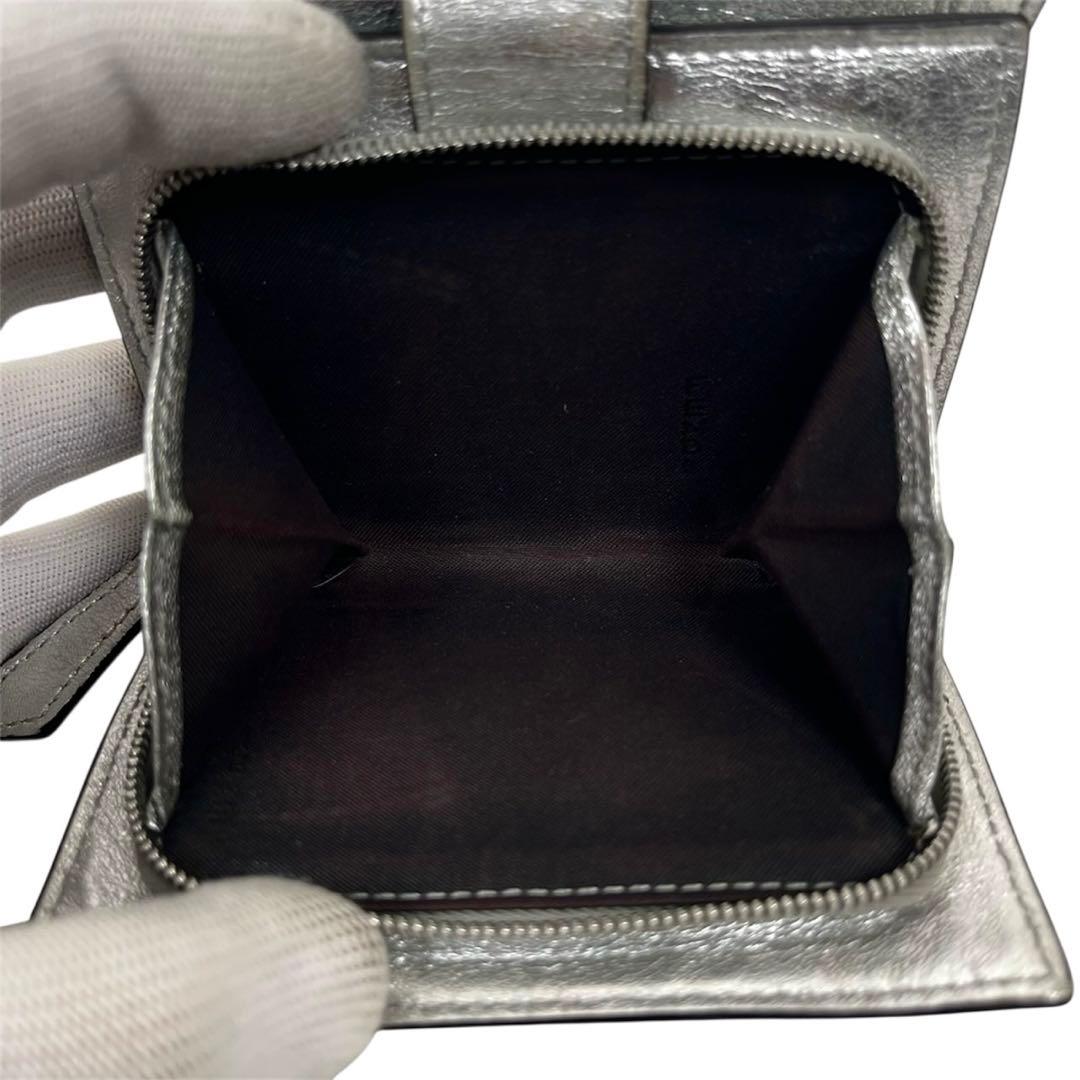 フェンディ　折り財布　FFロゴ　エンボス　ズッカ総柄　ラウンドファスナー　レザー