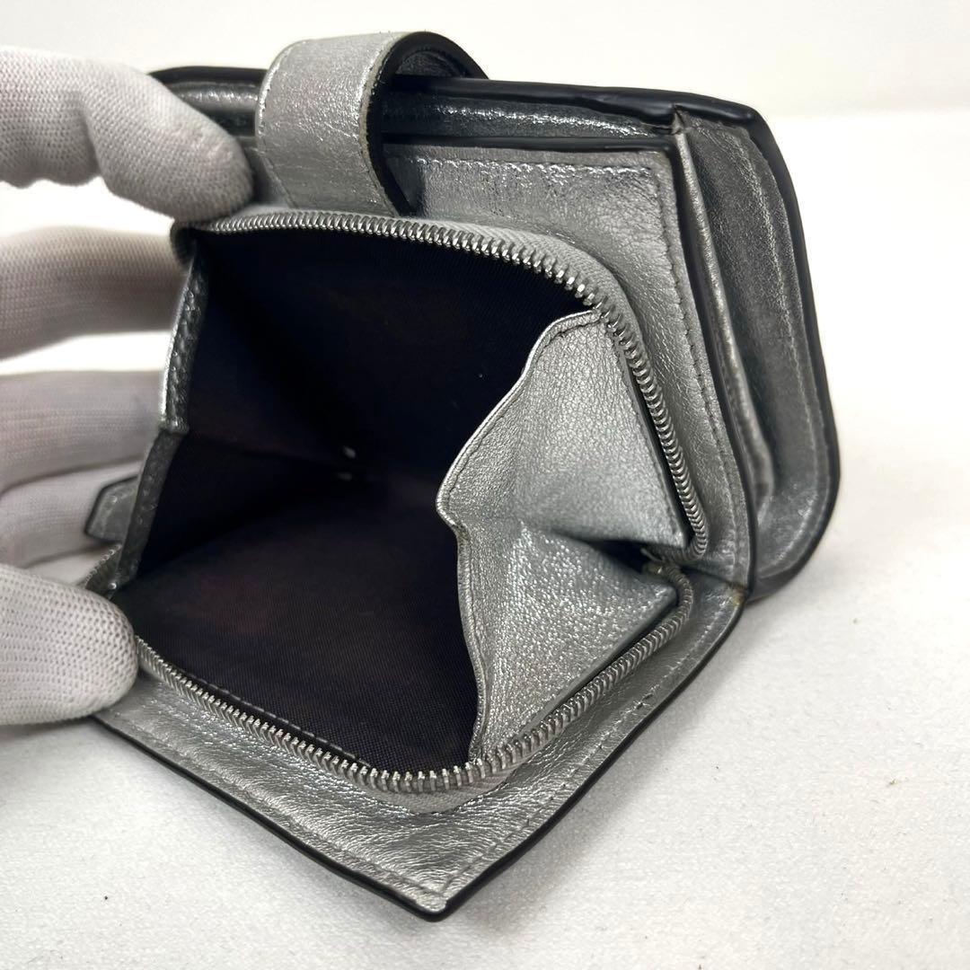 フェンディ　折り財布　FFロゴ　エンボス　ズッカ総柄　ラウンドファスナー　レザー