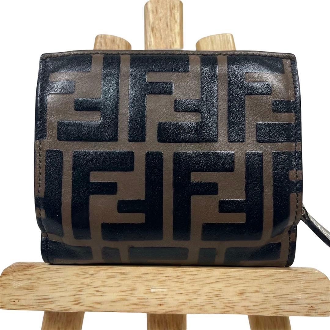 フェンディ　折り財布　FFロゴ　エンボス　ズッカ総柄　ラウンドファスナー　レザー