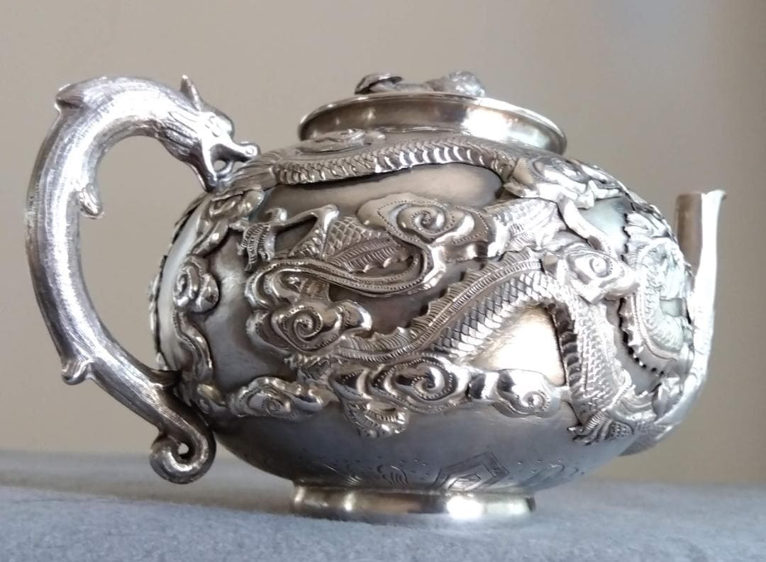 北京工芸品公司　銀製伝統雲龍紋唐獅子摘酒器　288gram高110長175mm