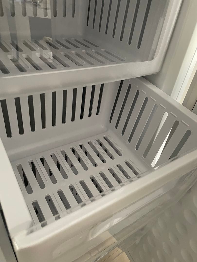 ALLEGIA スタンド式冷凍庫 自動霜取り機能付き 107L ホワイト