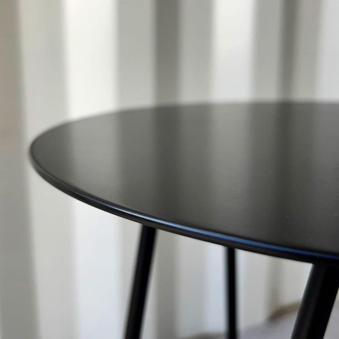 取付無料！イデー ワラビー ラタンバスケット付きブラックスチールサイドテーブル✨