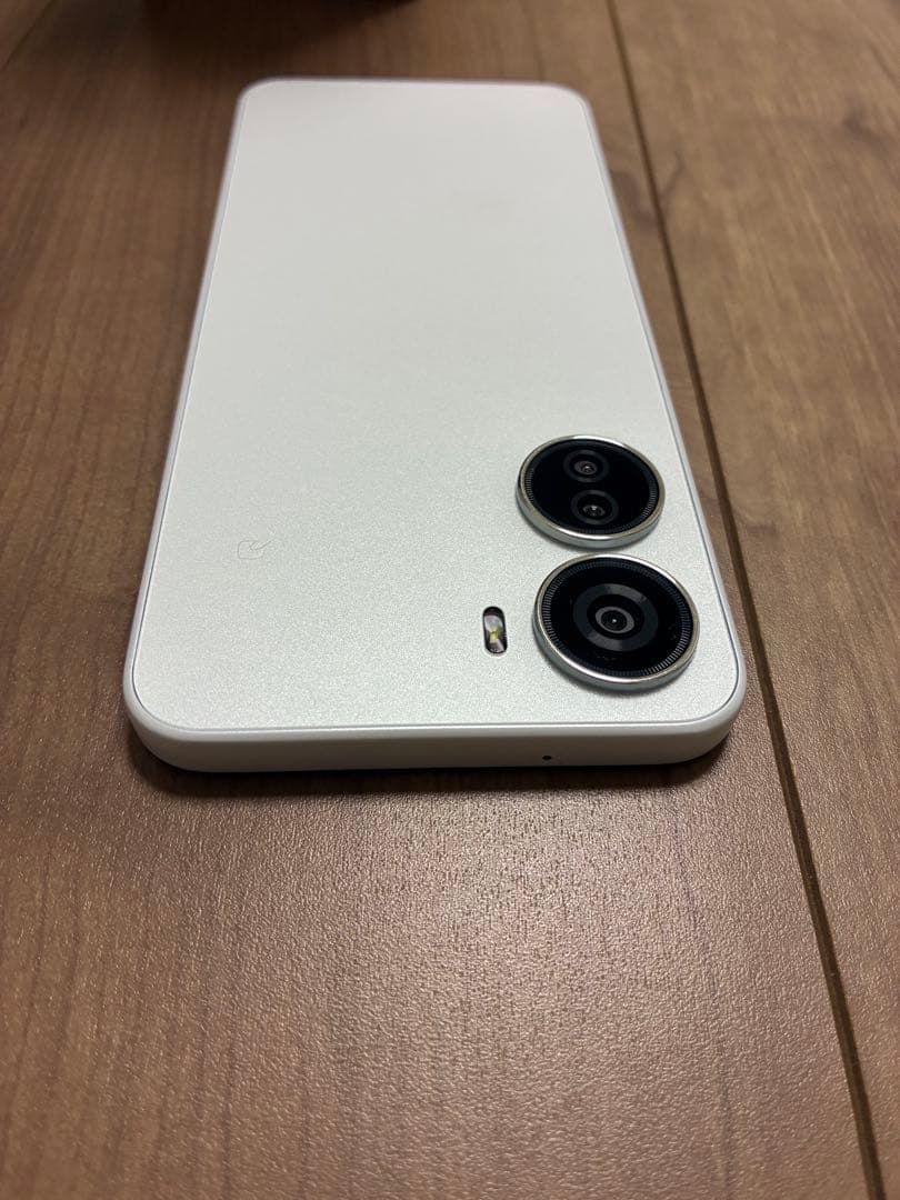 ホワイト スマートフォン libero