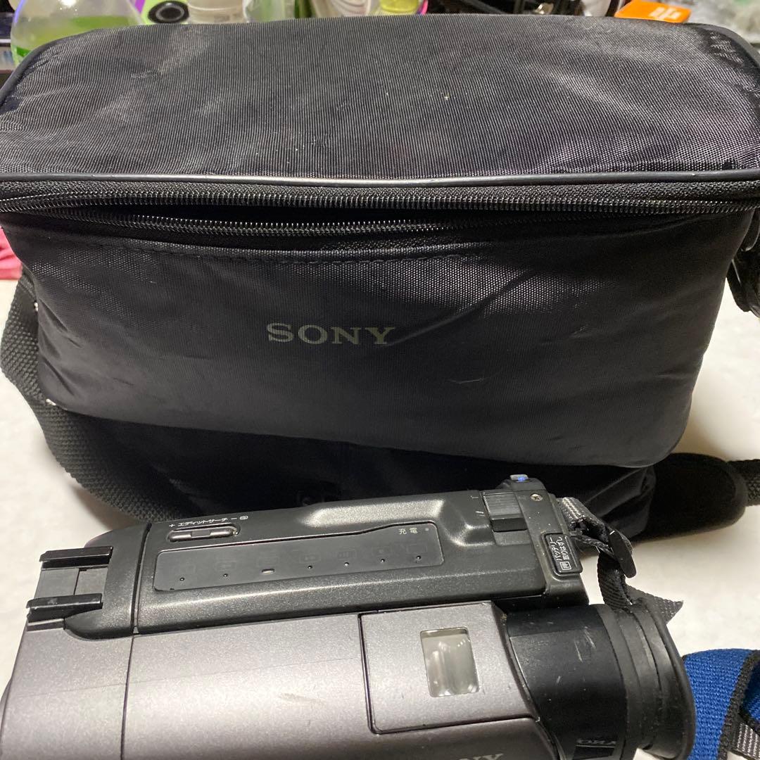 SONY VideoHi8 Handycam CCD-TR12 ①
