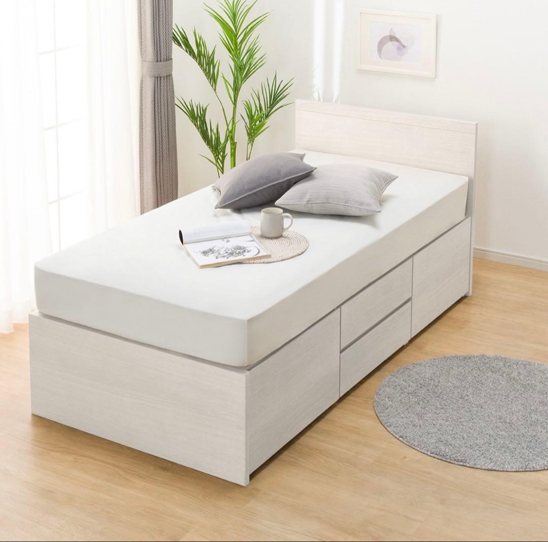 ニトリ　シングルベッド　ジオチェスト前モデル