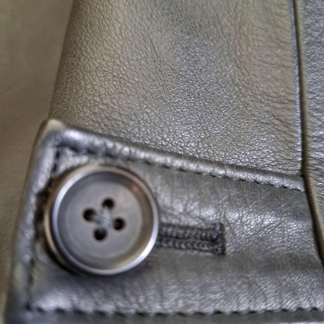 黒レザージャケット ボタン留め 襟付き