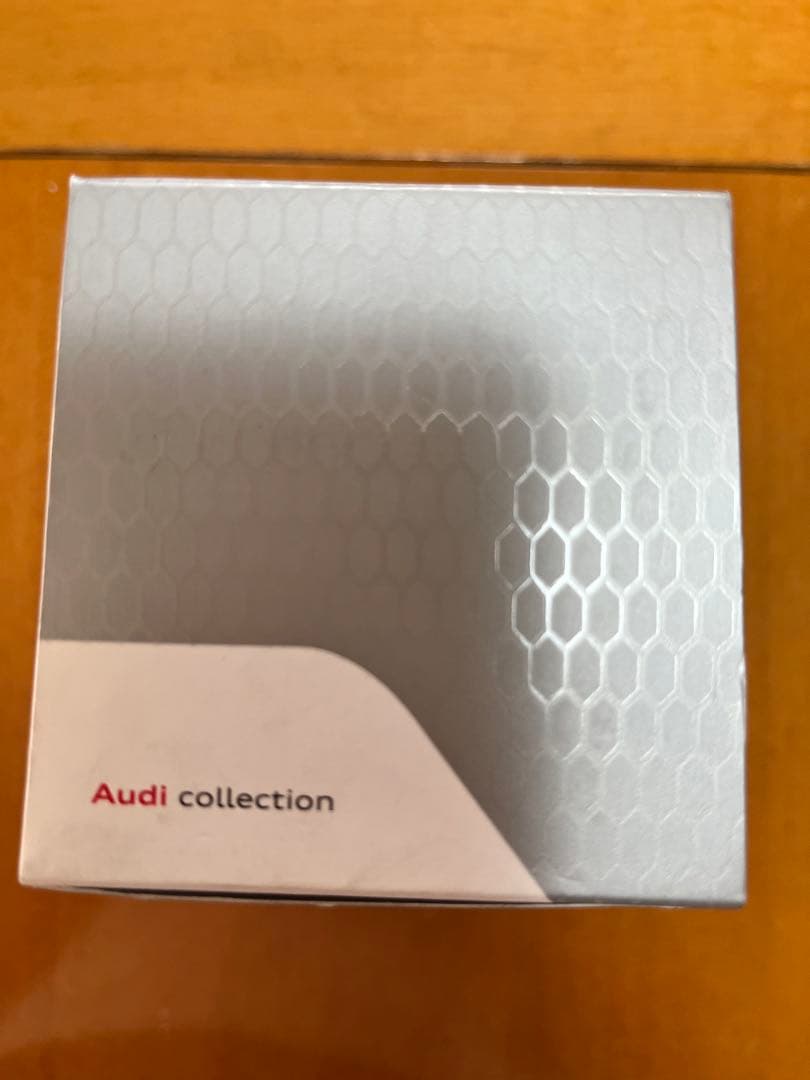 Audi TT Coupé ミニカー 1/43 スケール シルバー