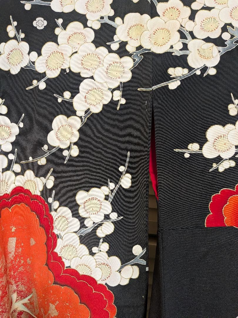 アンティーク黒引き振袖　豪快な松竹梅　＆アンティーク赤振袖長襦袢
