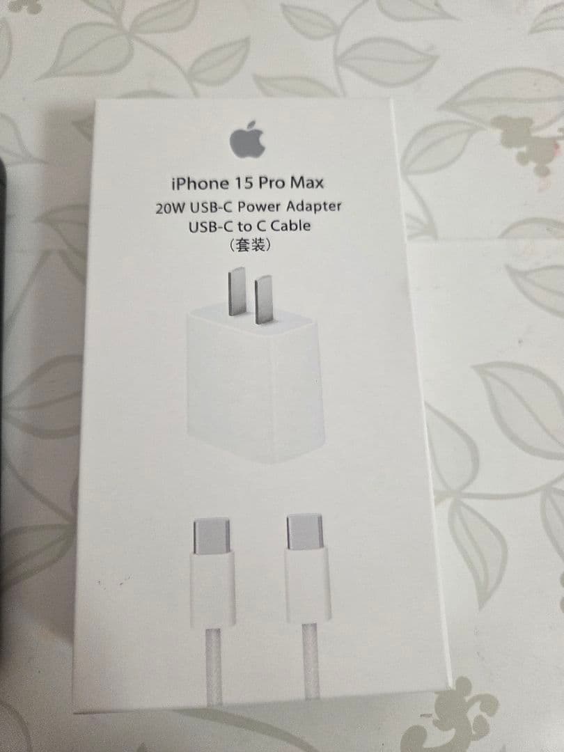 Apple iPhone 15 Pro Maxブラックチタニウム 本体