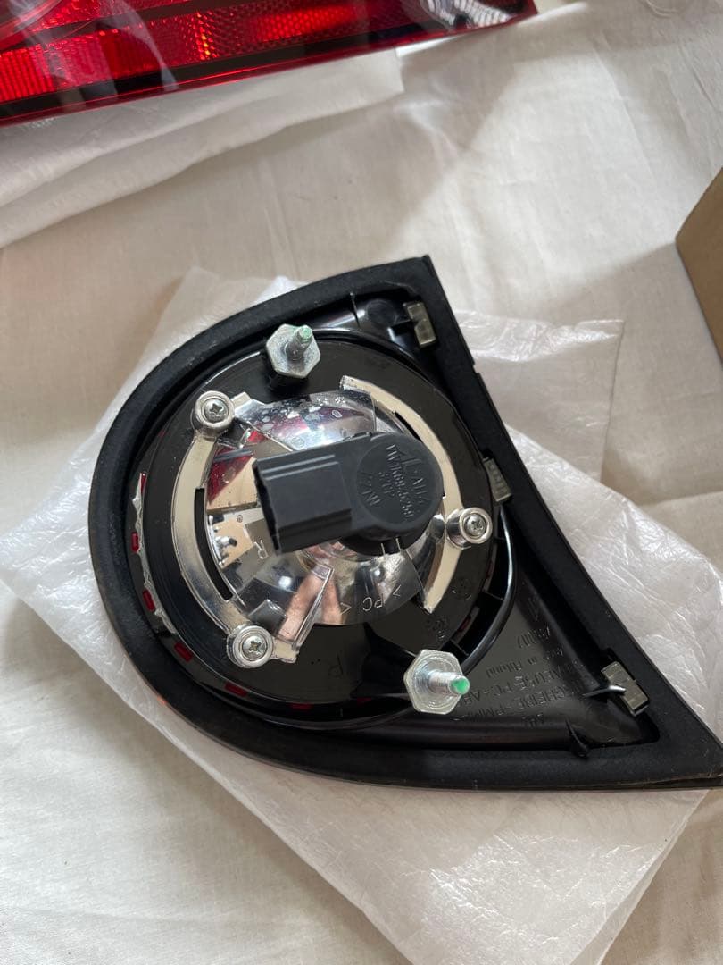 s*9様 golf R32赤 テールランプ 4個セット