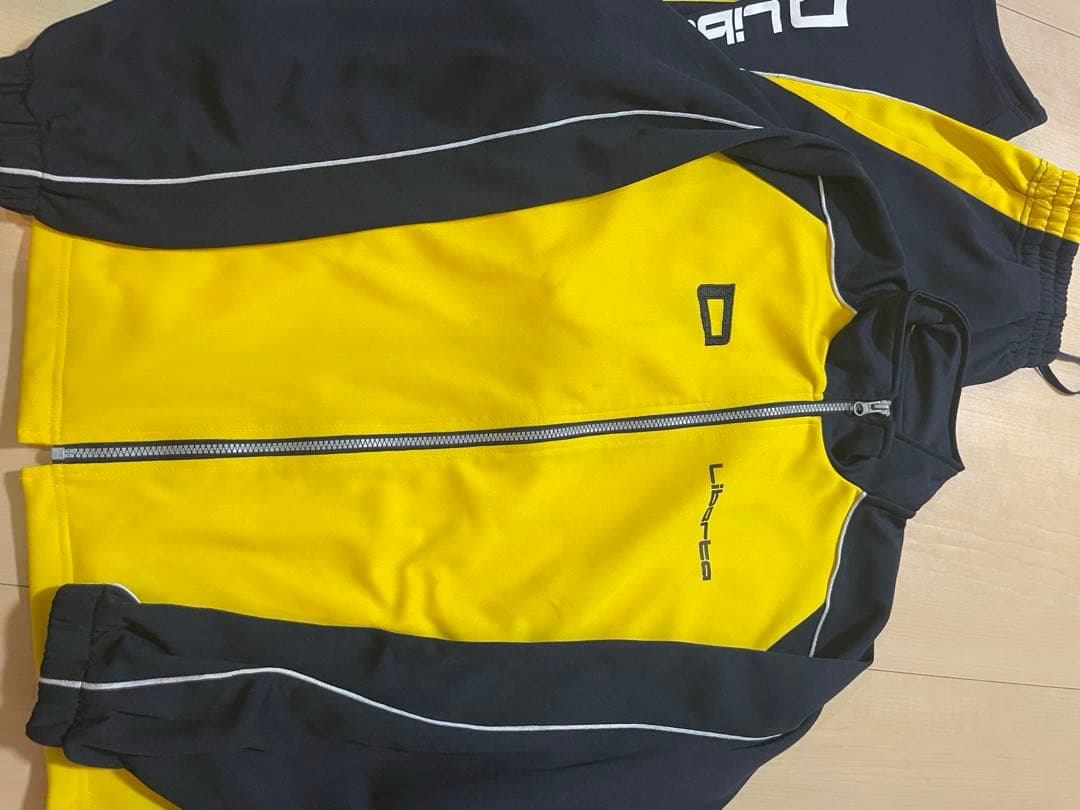 【未使用あり】リベルタサッカースクールユニフォーム4点セット160＆Sサイズ